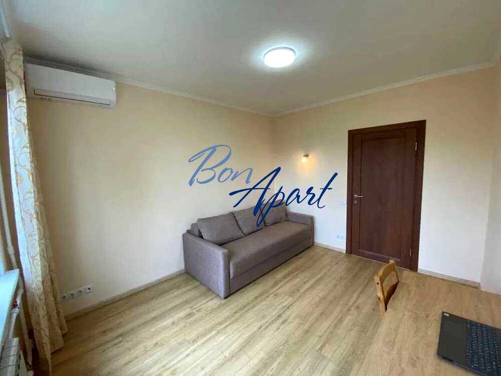 1878489883806923