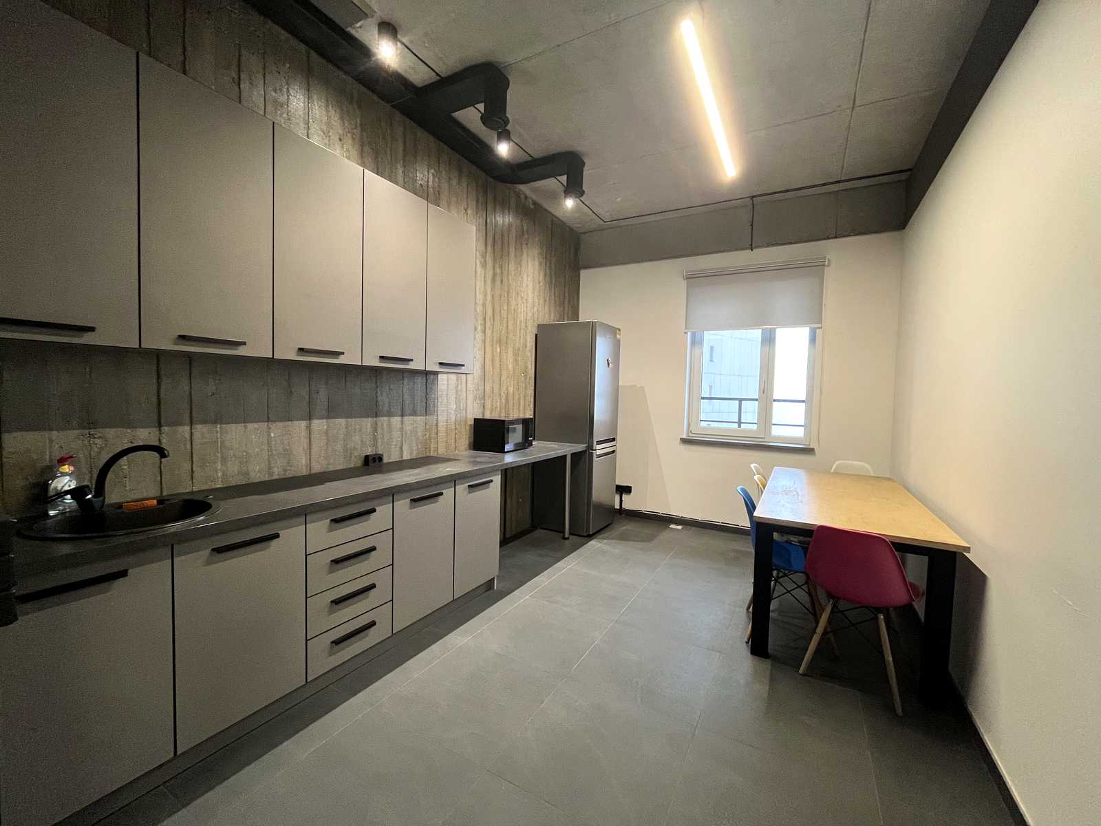 1878500007626237