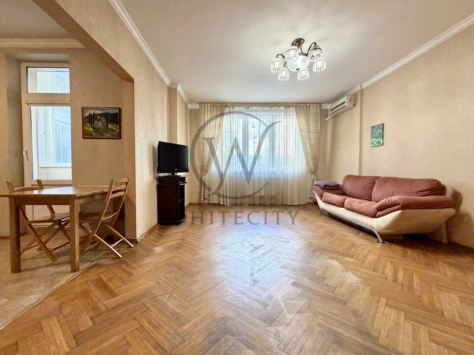 1878503637716843