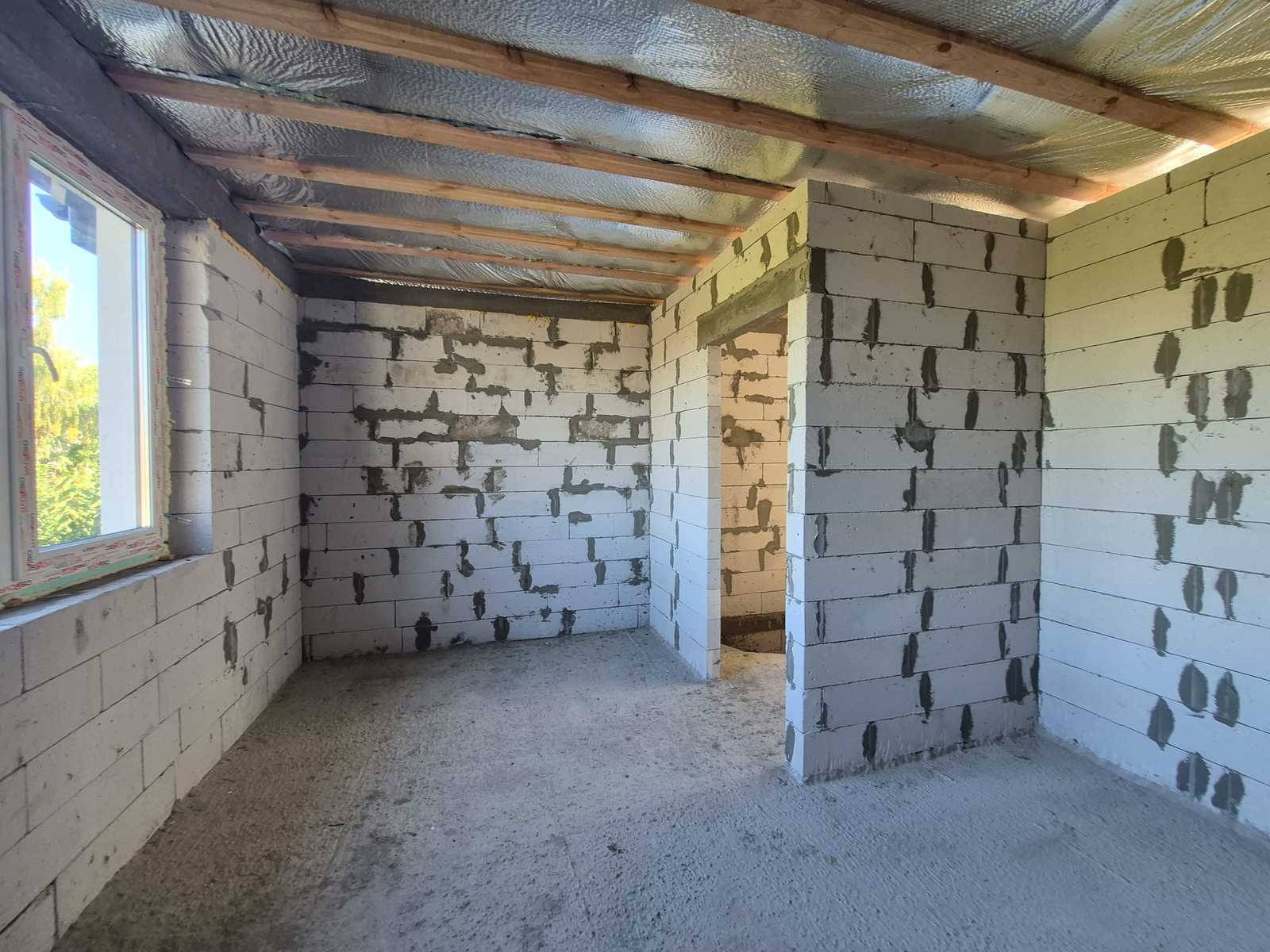 1878553915845941