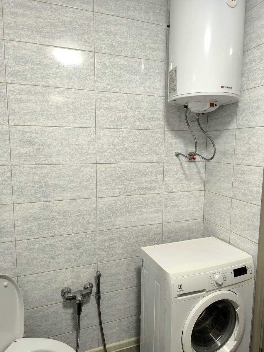 1878557545715950