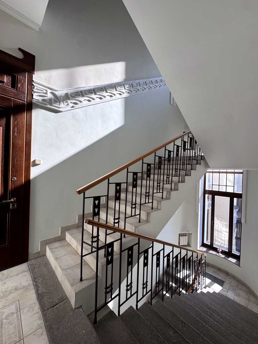 1878557597158551