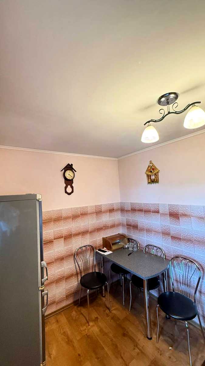 1878558345852217