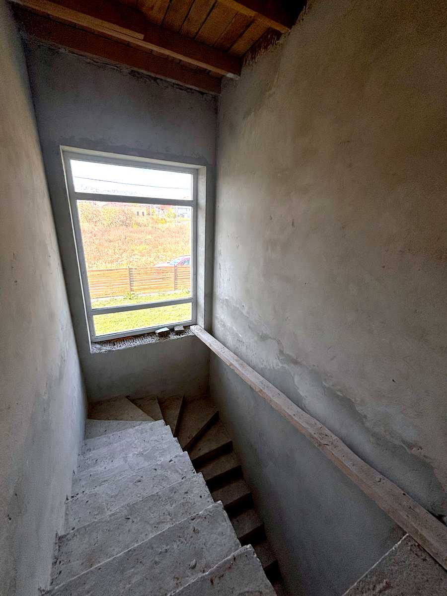 1878558624463353