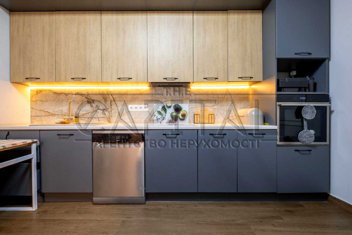 1878558943700835