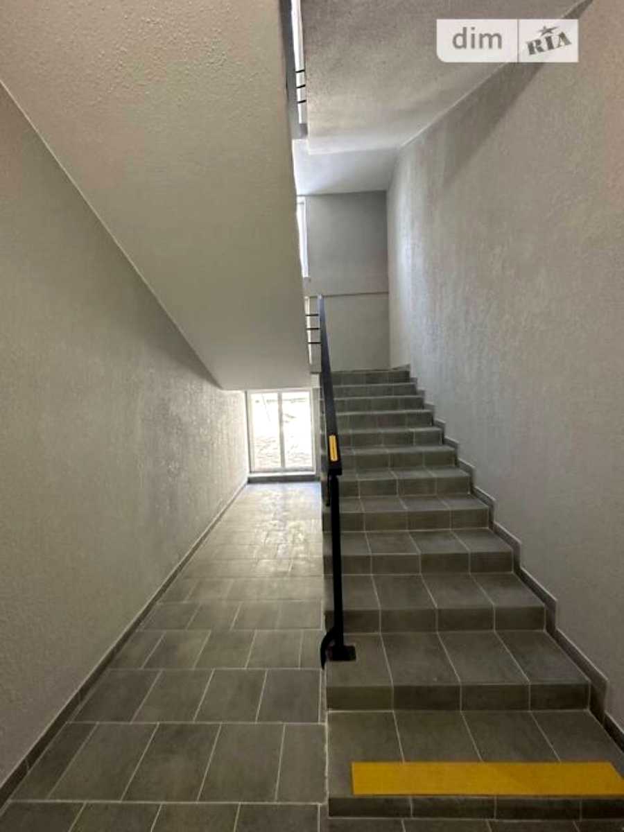 1878560527684305