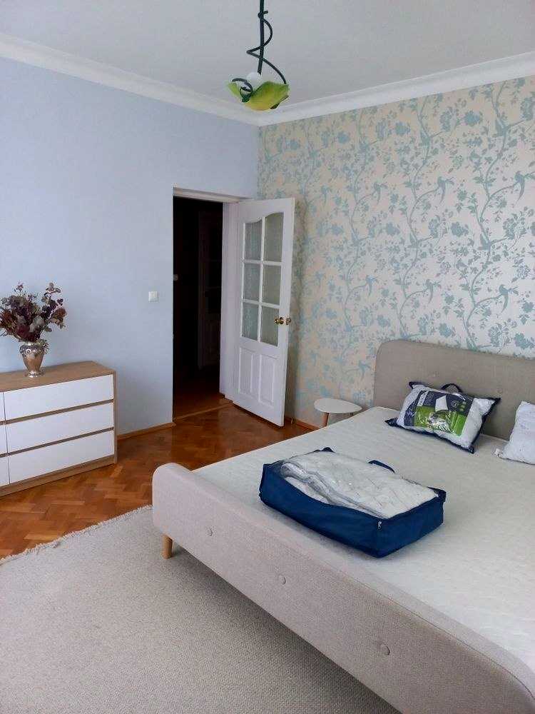 1878562099134096