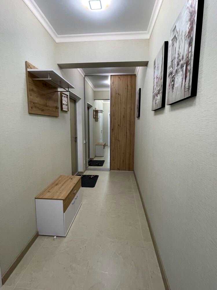 1878563924183930
