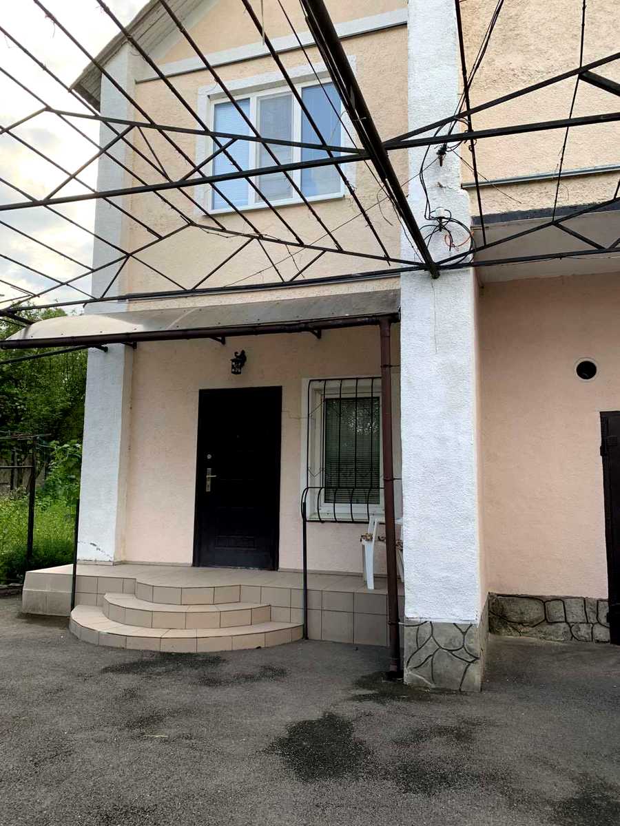 1878564889374403