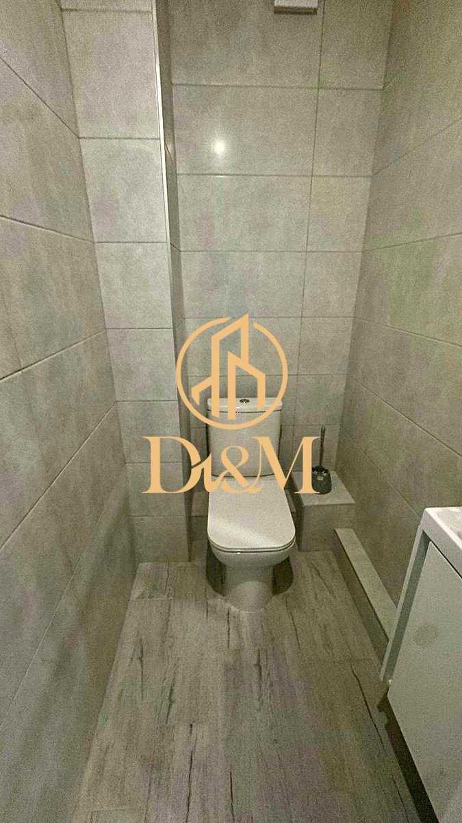 1878566542968175