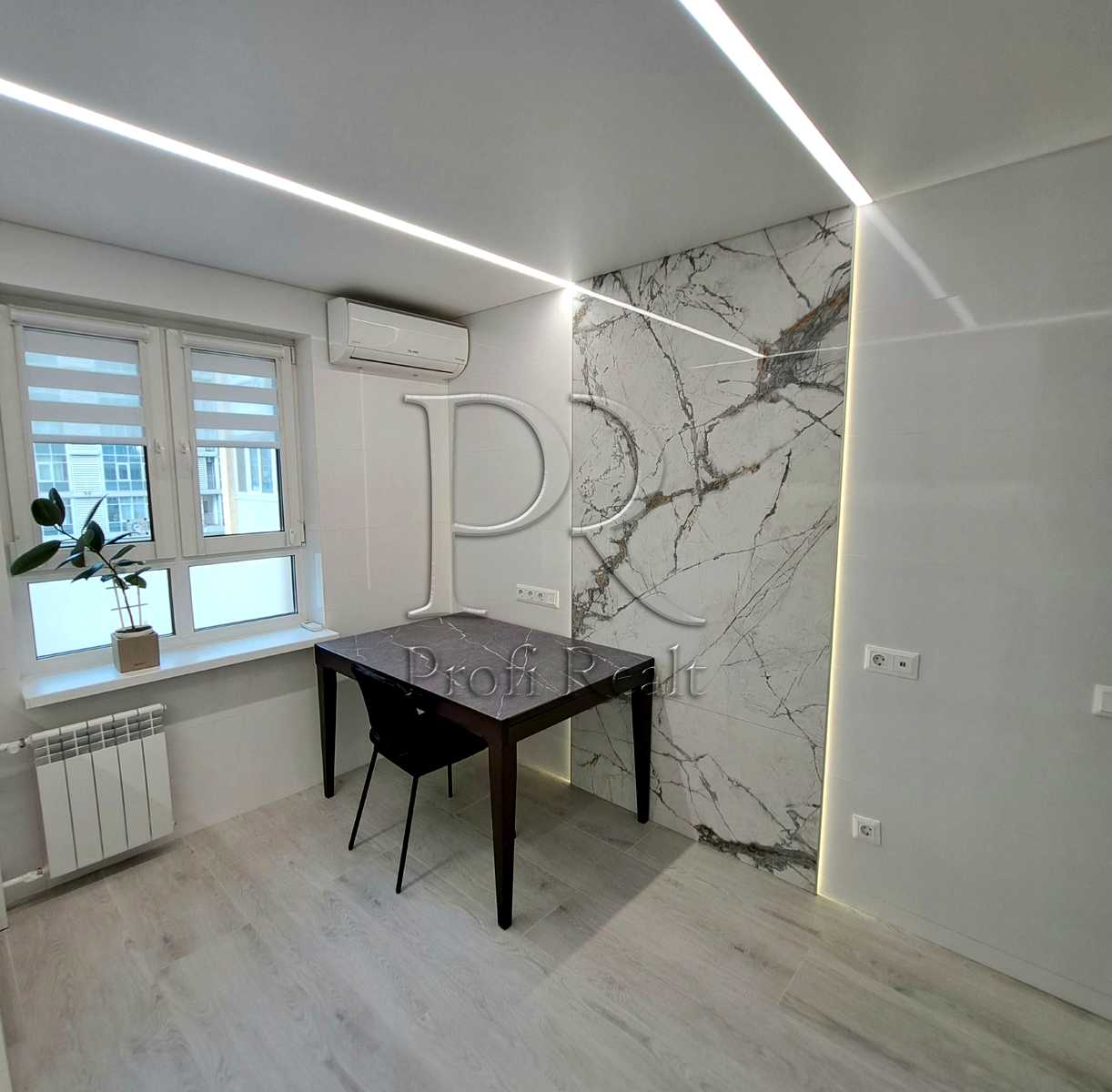 1878567736977635
