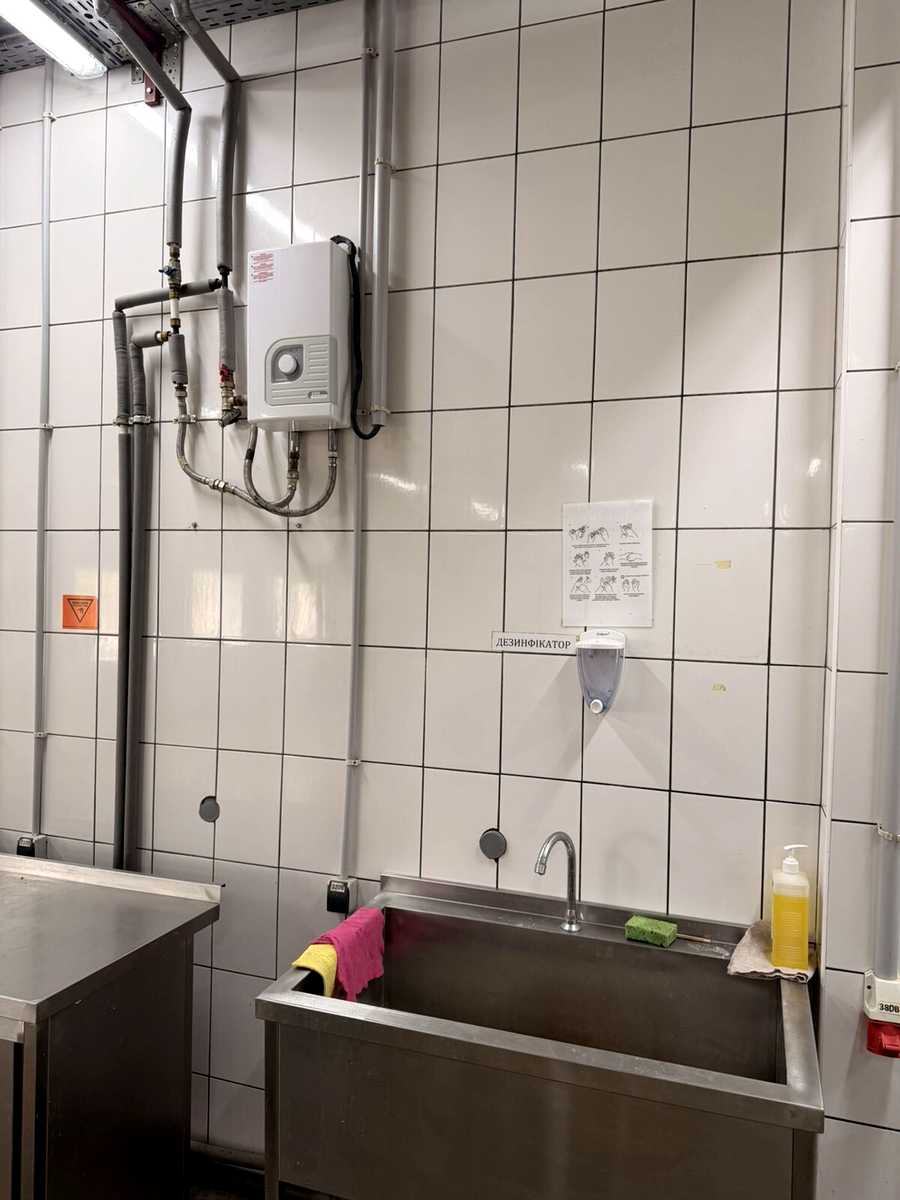 1878567857689613