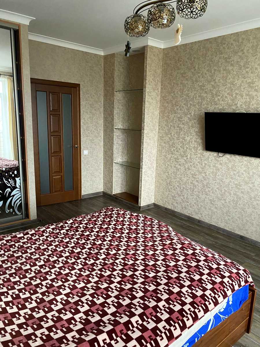 1878568053759733