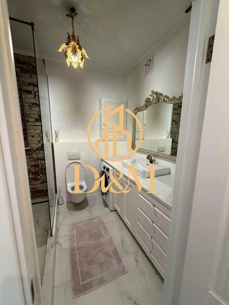 1878570845122933