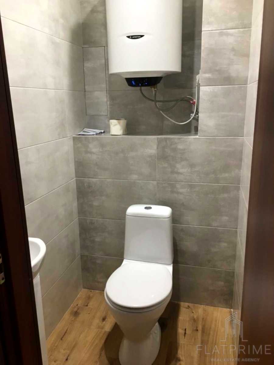 1878571184467392