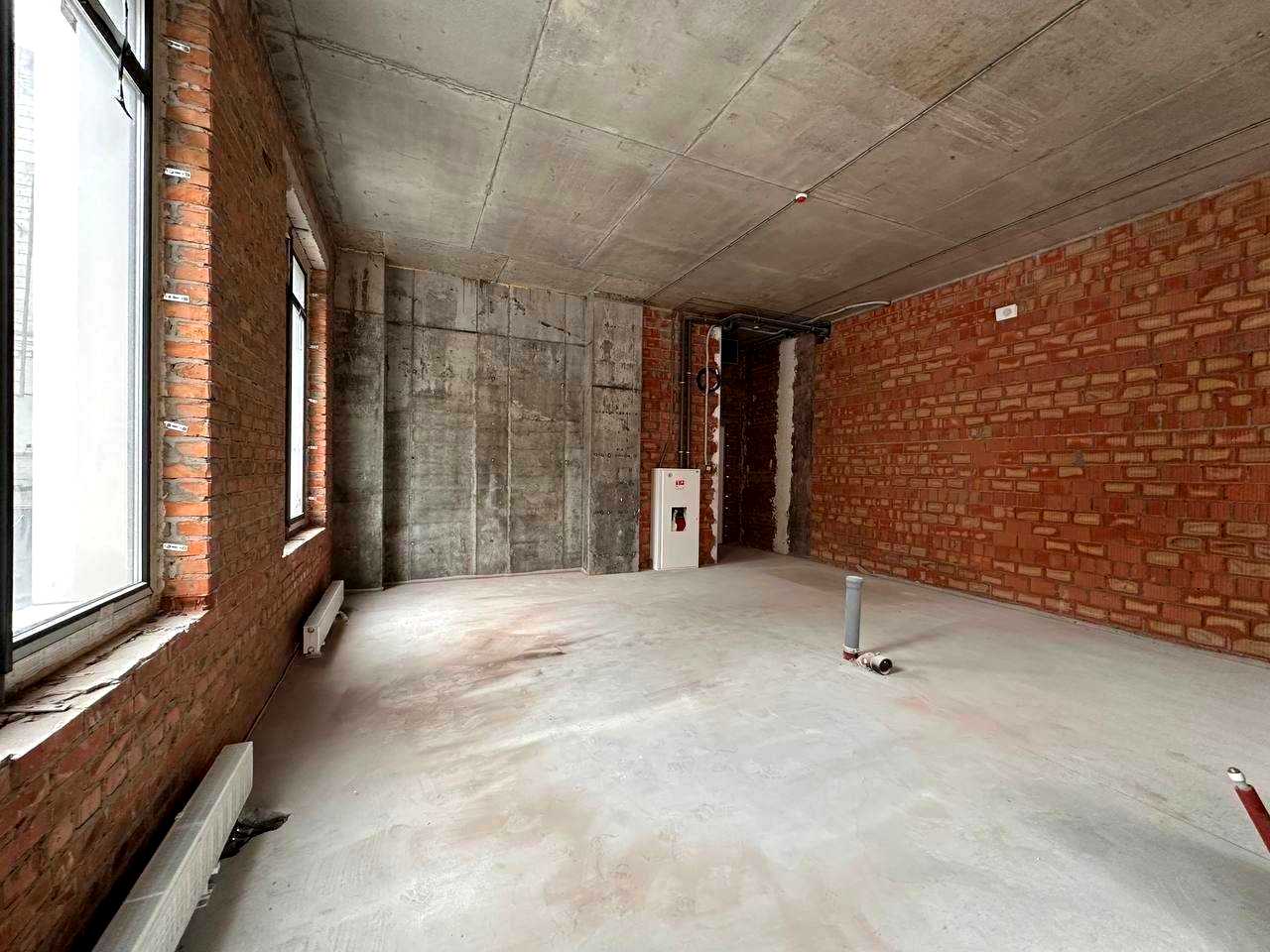 1878583818989636