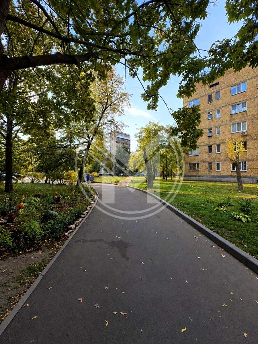 1878604324153932