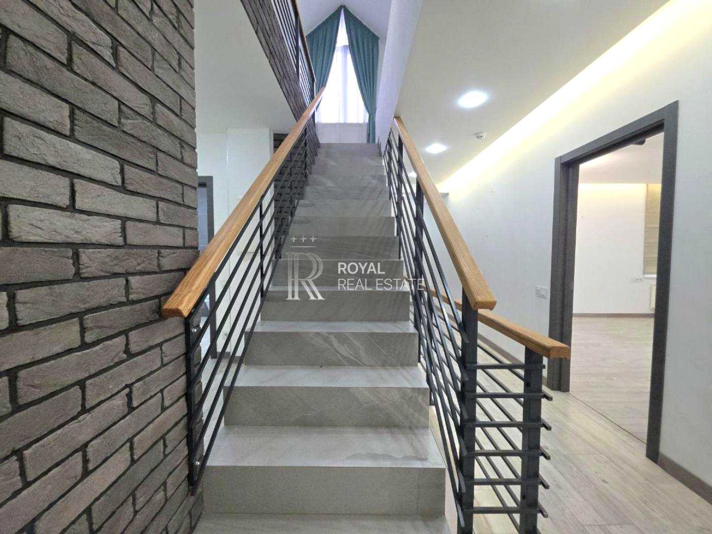 1878648722459659