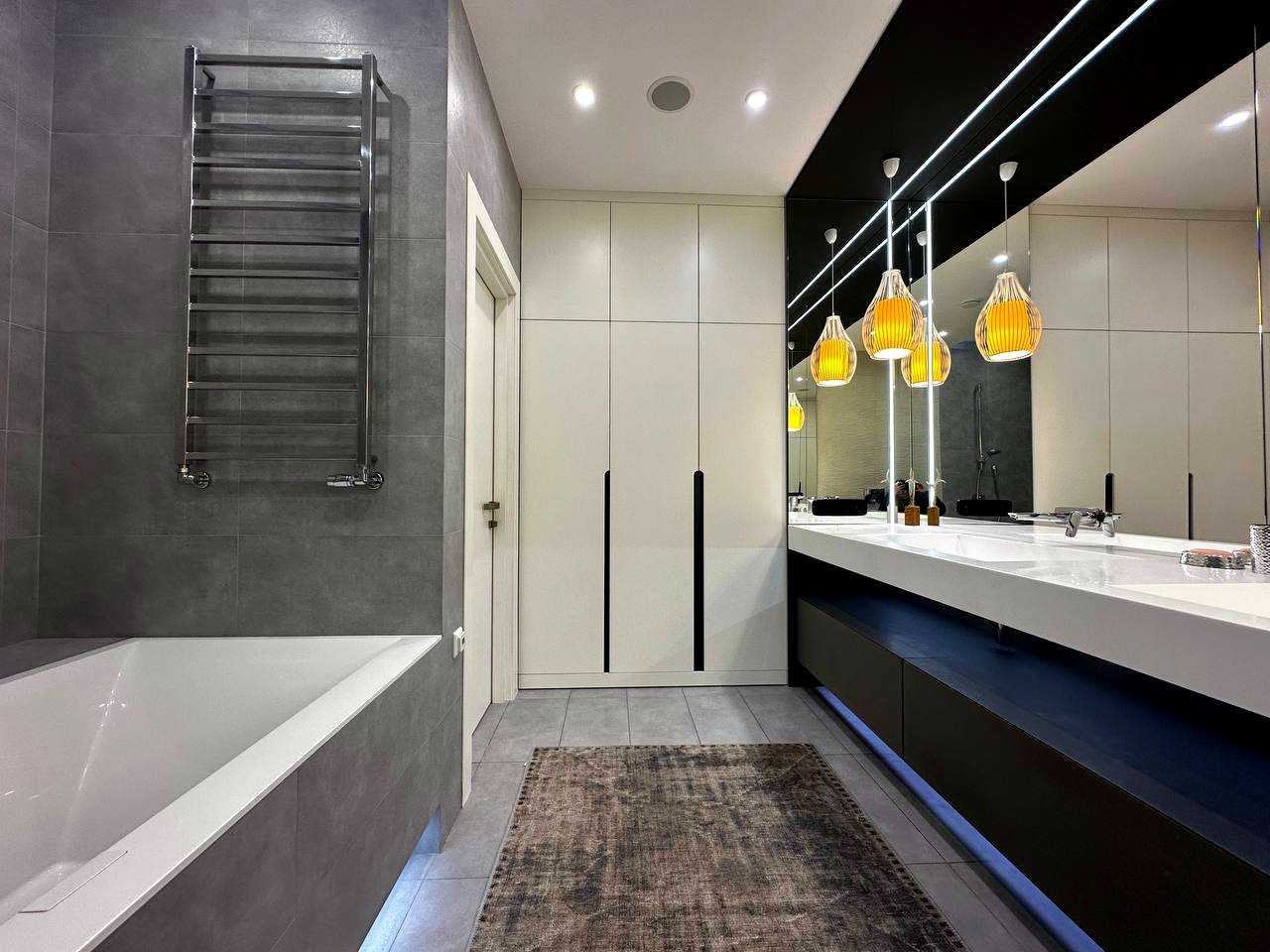 1878651733840467