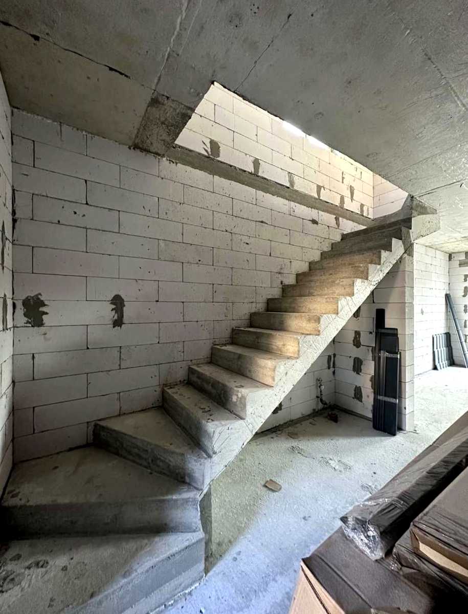 1878654364931985