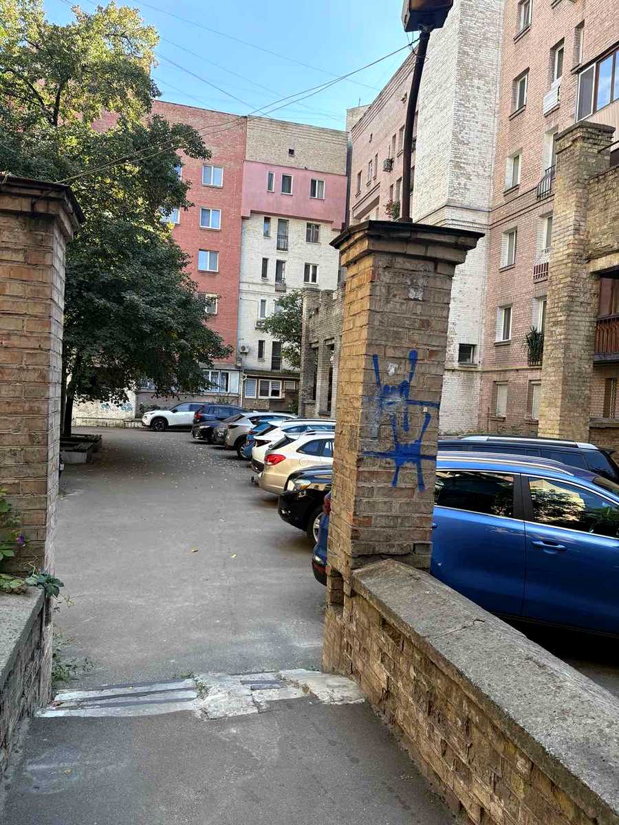 1878667766199411