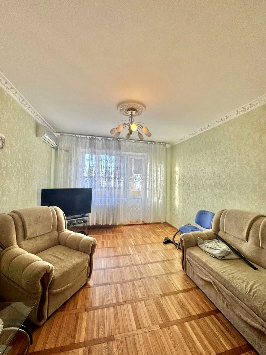 1878759830311568
