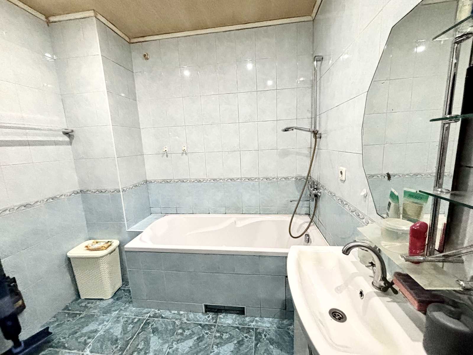 1878762716381717