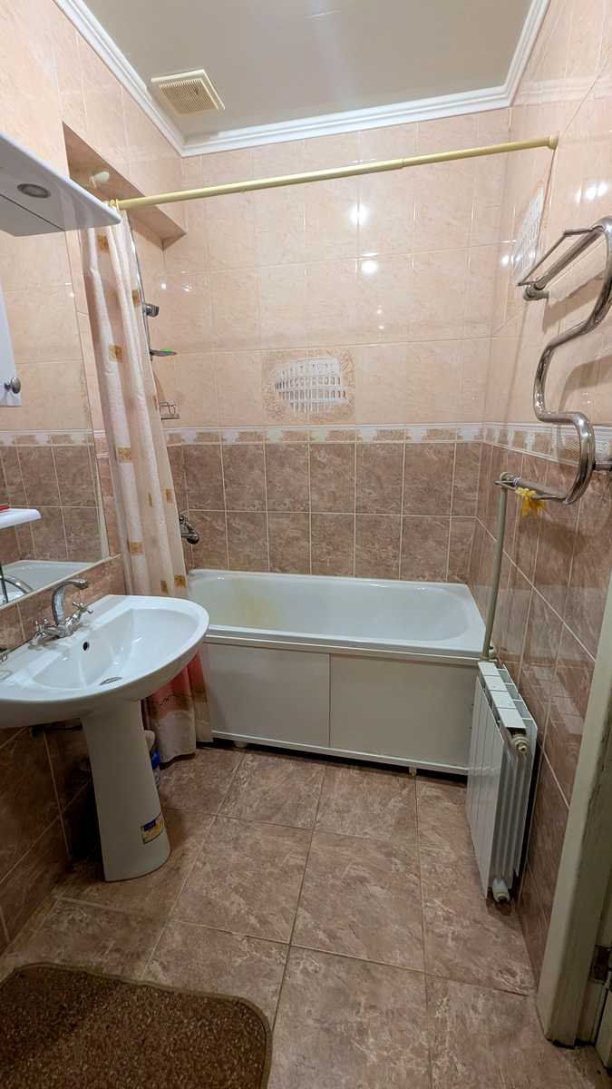 1878765121120325