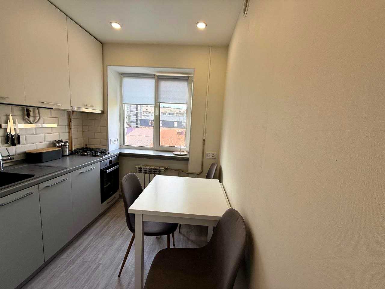 1878775053848752