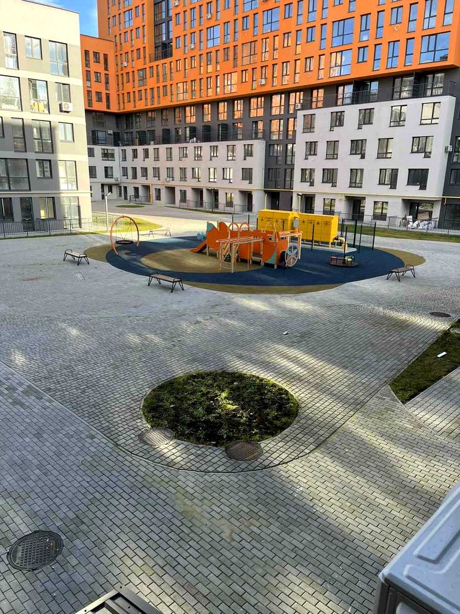 1878796184180471
