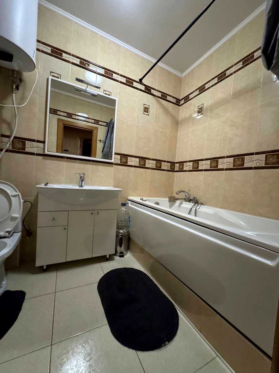 1878818772895163
