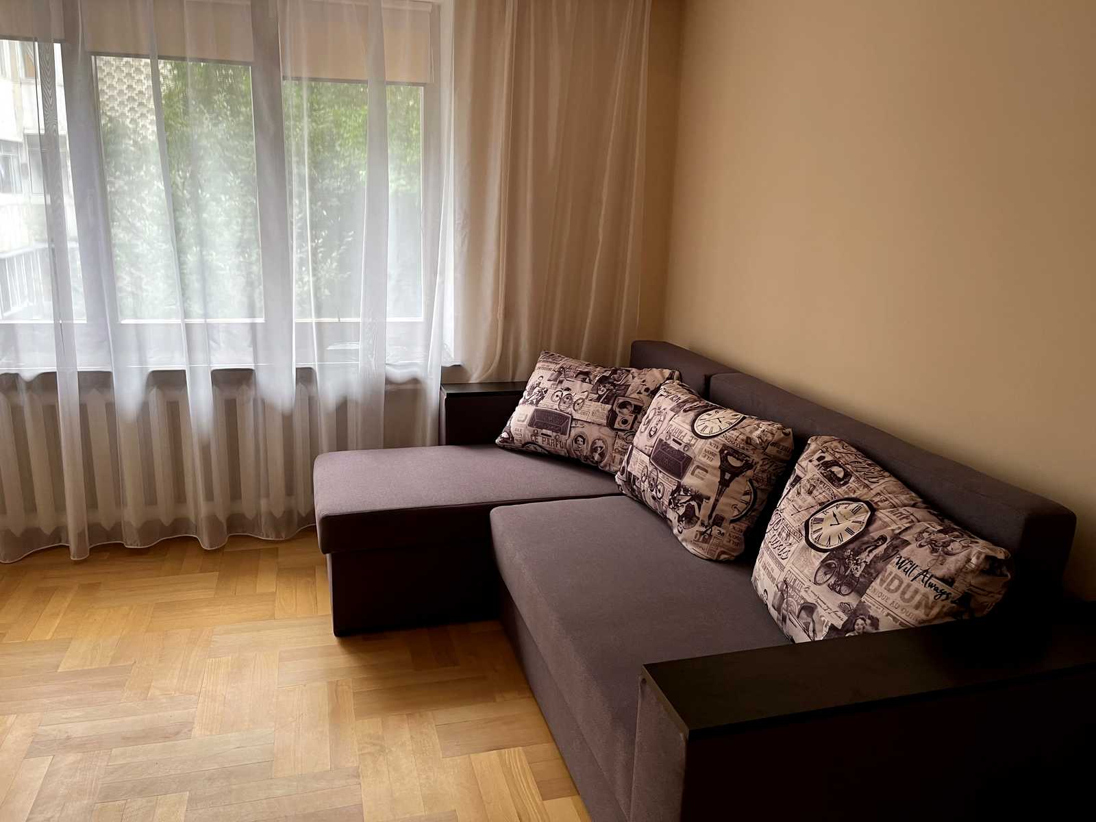 1878819688694206