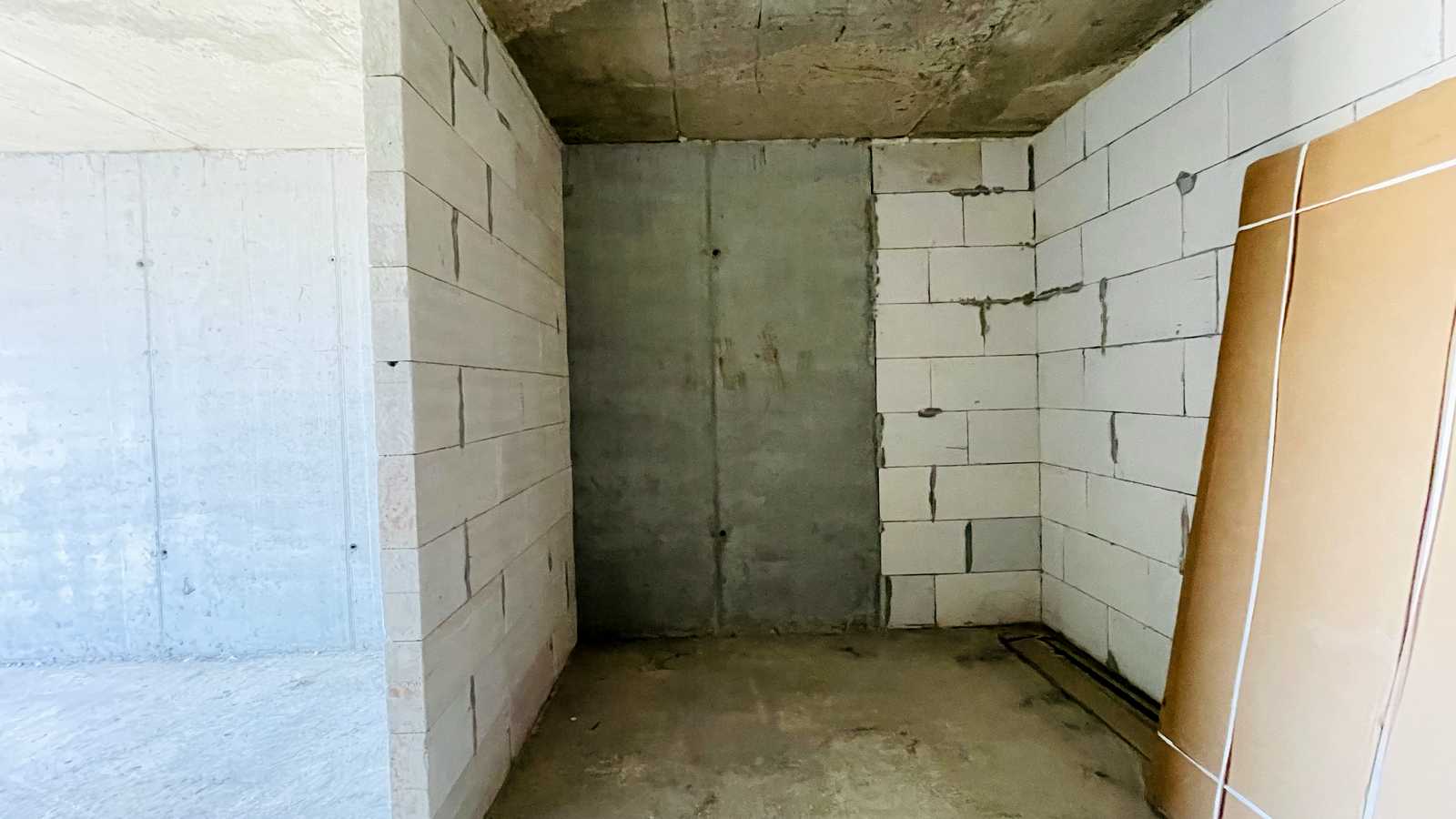 1878822915473715