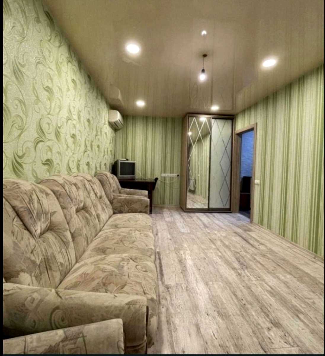 1878824287868456