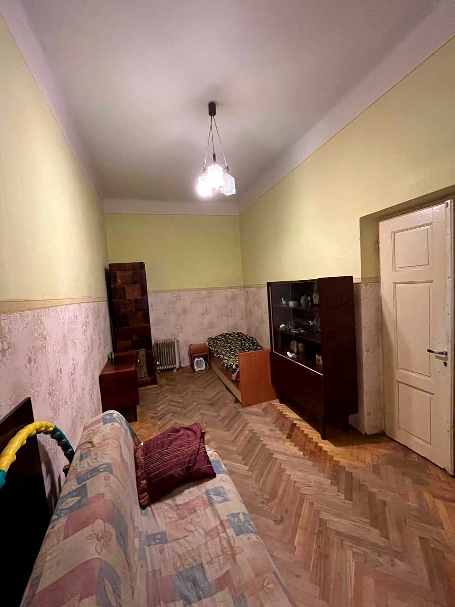 1878829047811328