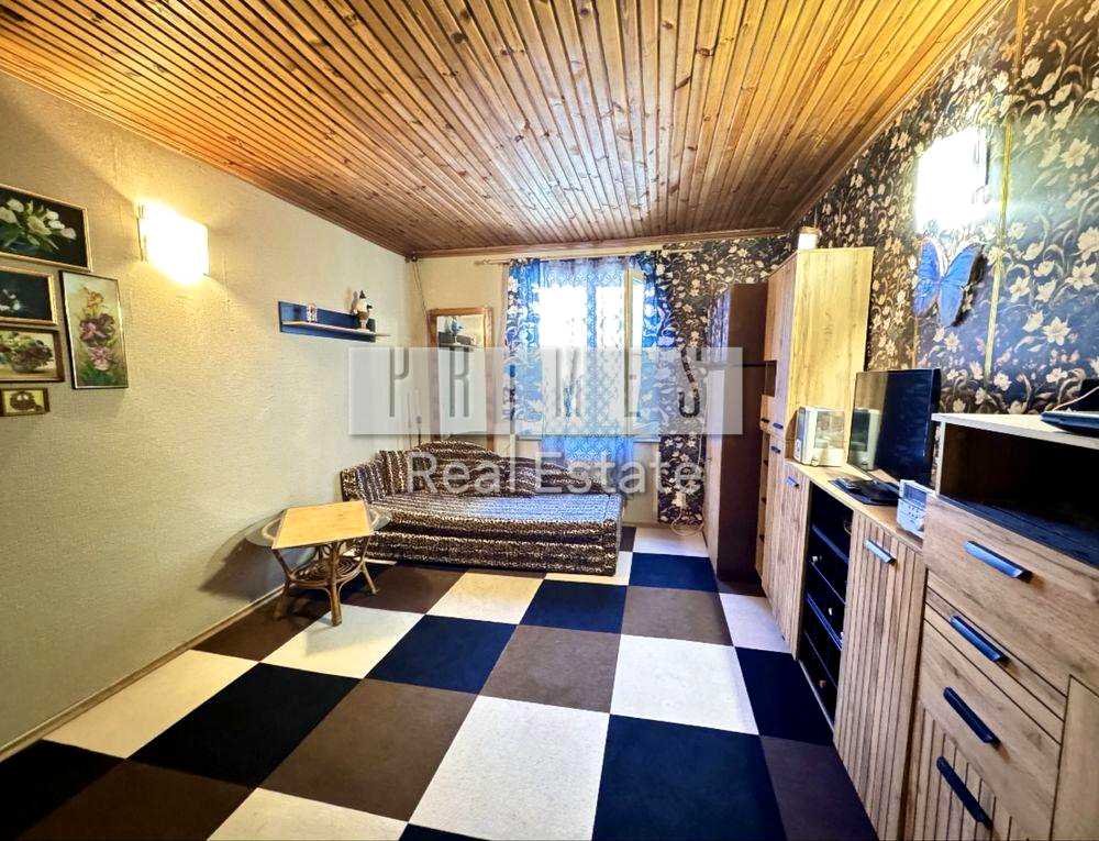 1878829680102807