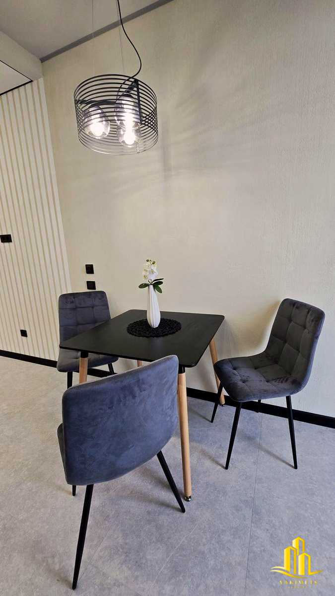 1878831233916327