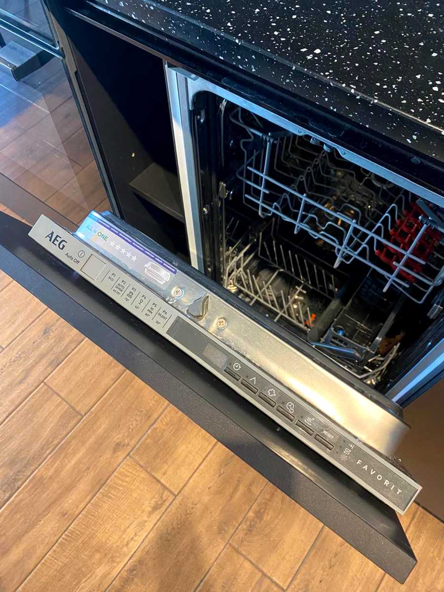1878832023062565