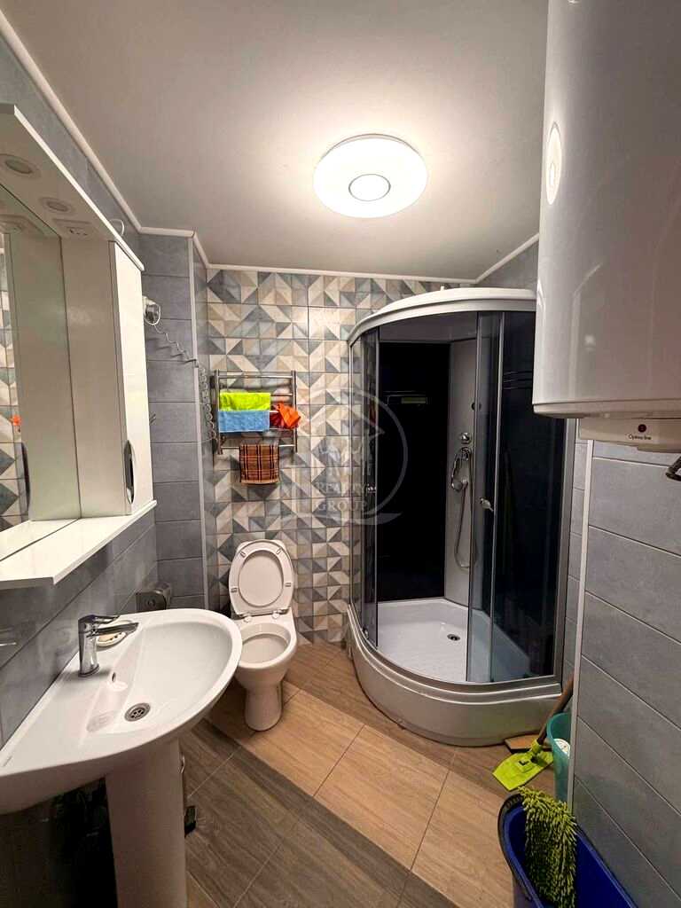 1878832771394152