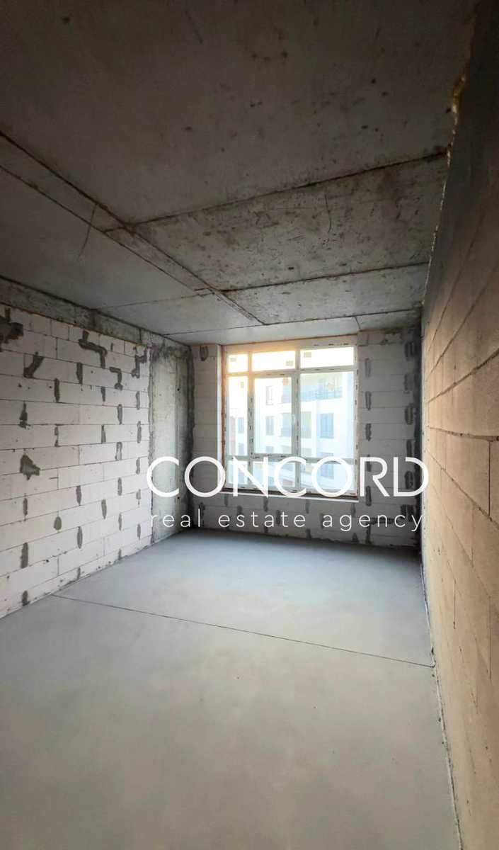 1878833317306300