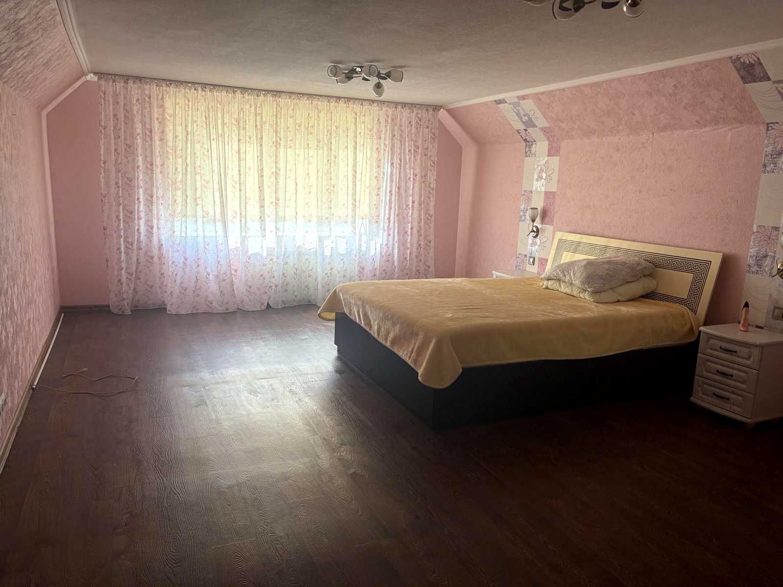 1878833318983336