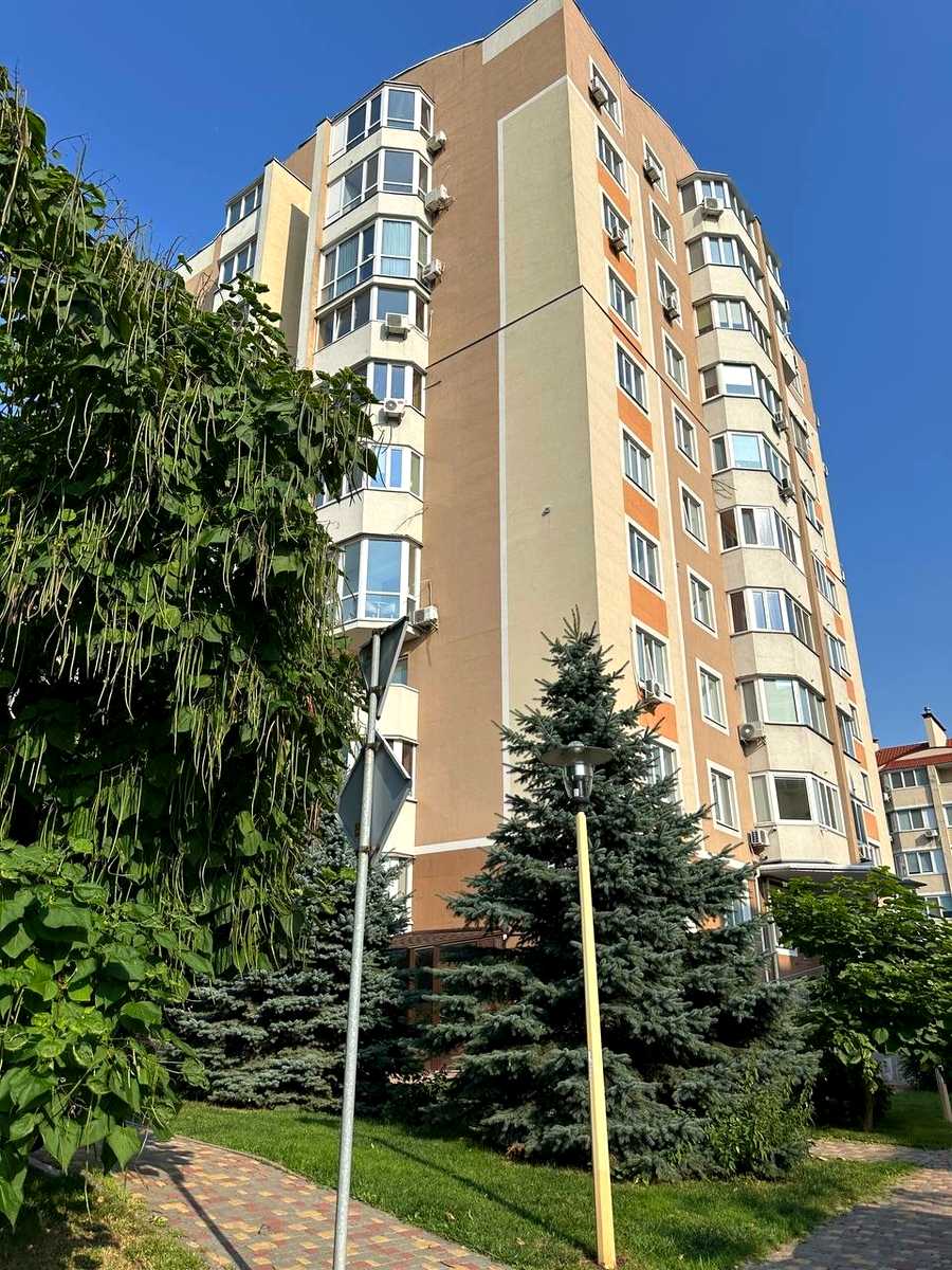 1878833996503778