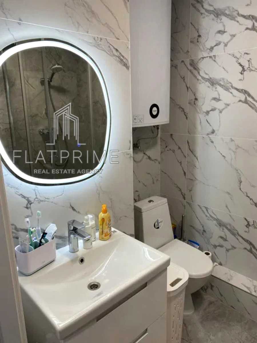 1878834561770894