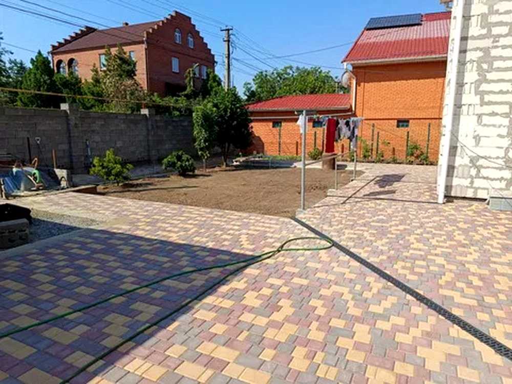 1878835921246176