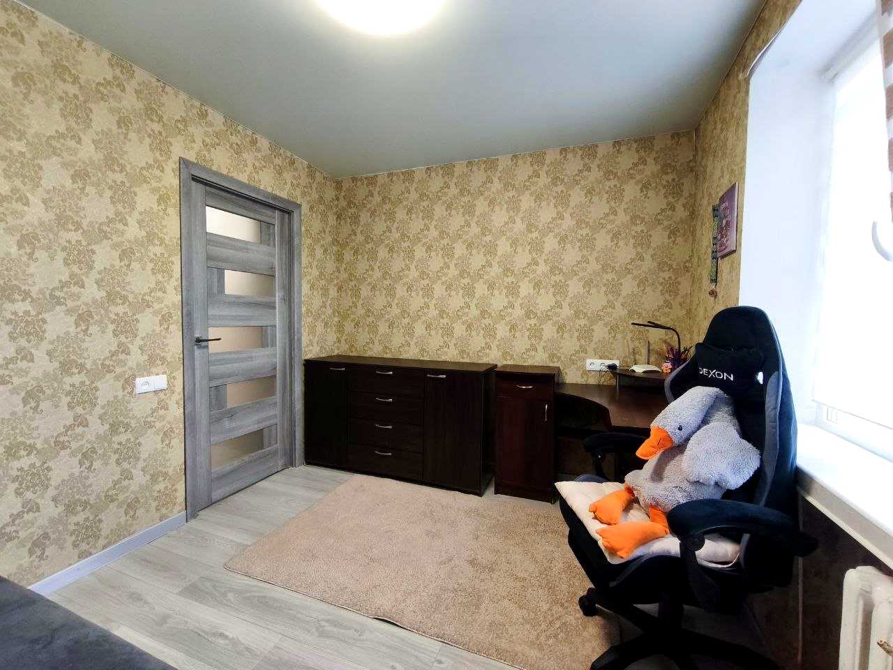 1878837271464429
