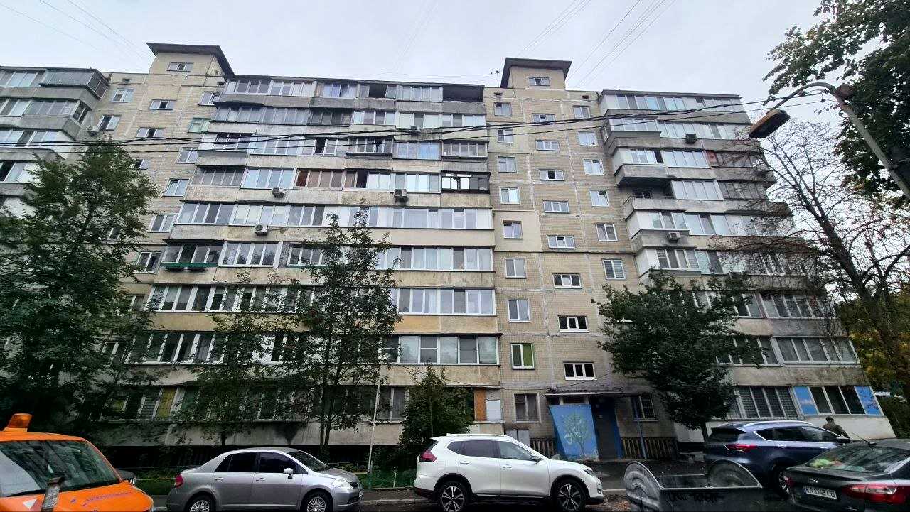 1878837863587370