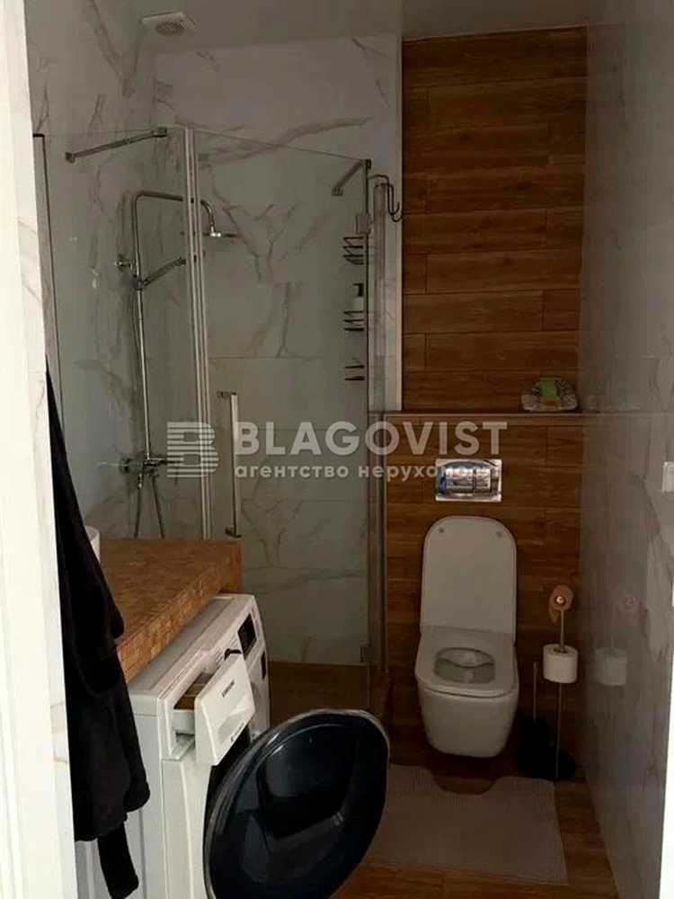 1878838018995560