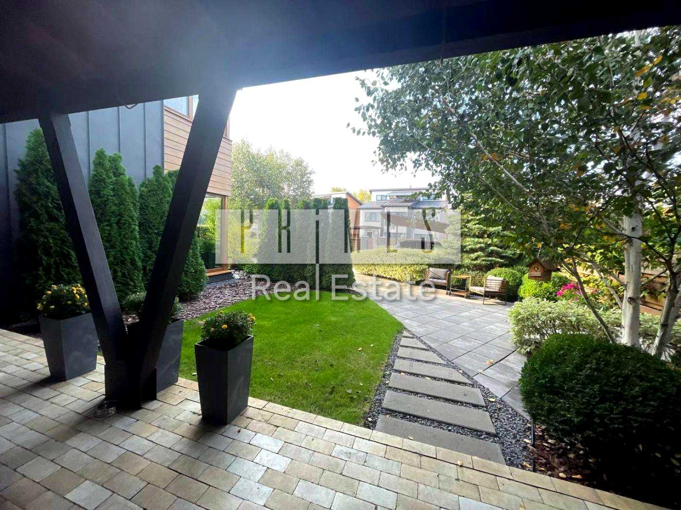 1878838727335769
