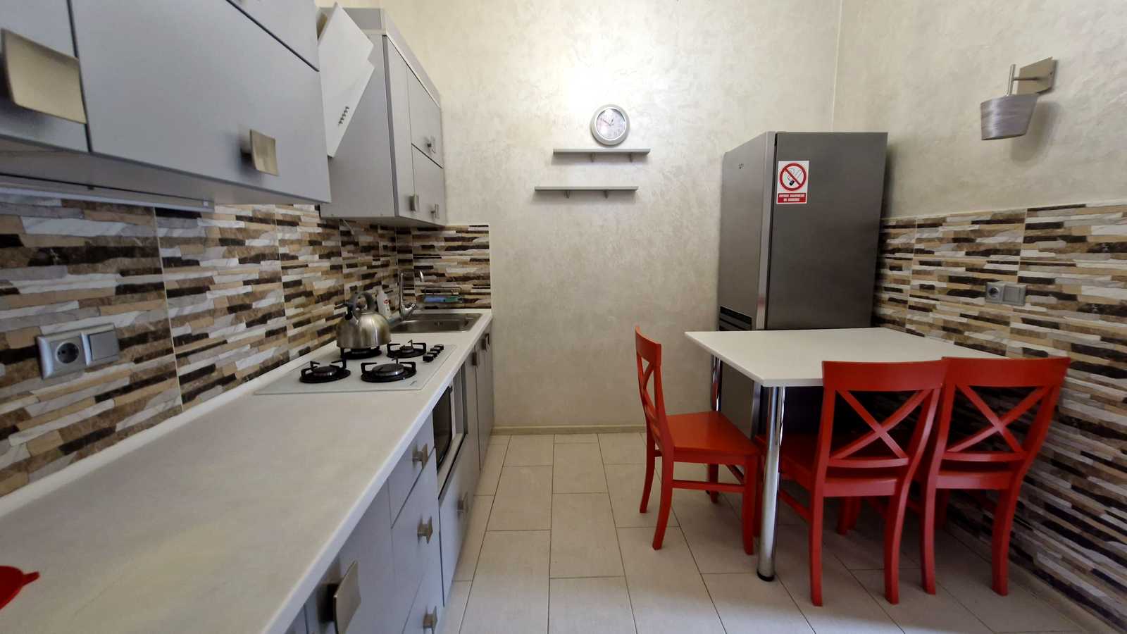 1878839084359989