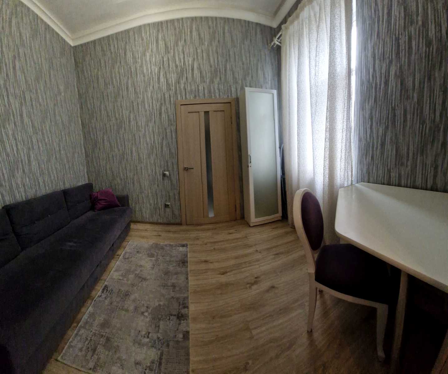 1878839342393183